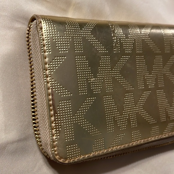 Michael Kors Zip Wallet - Picture 11 of 12